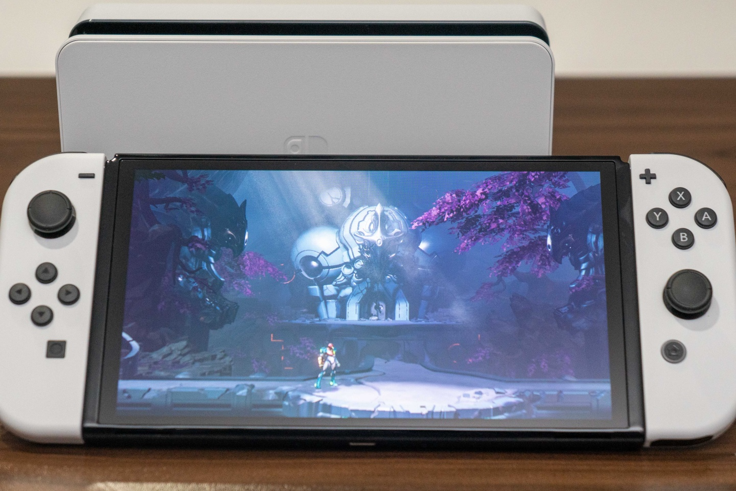 Nintendo Switch OLED 款式開箱動(dòng)手玩，7寸鮮明螢?zāi)淮蠓嵘龜y帶游玩視覺體驗(yàn)