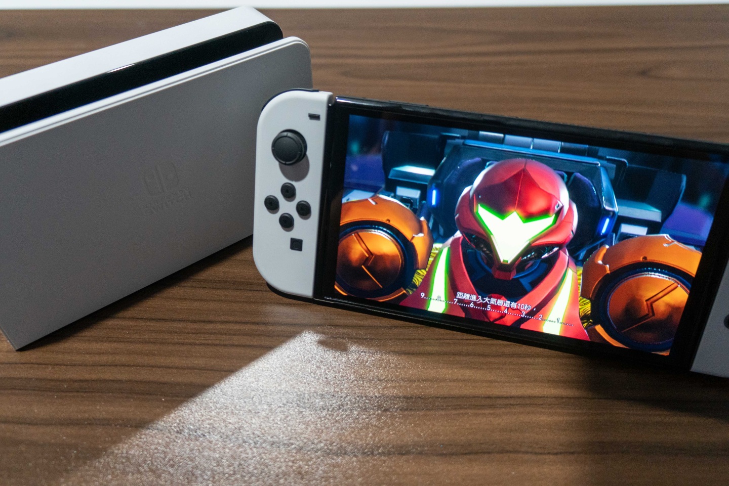 Nintendo Switch OLED 款式開箱動(dòng)手玩，7寸鮮明螢?zāi)淮蠓嵘龜y帶游玩視覺體驗(yàn)