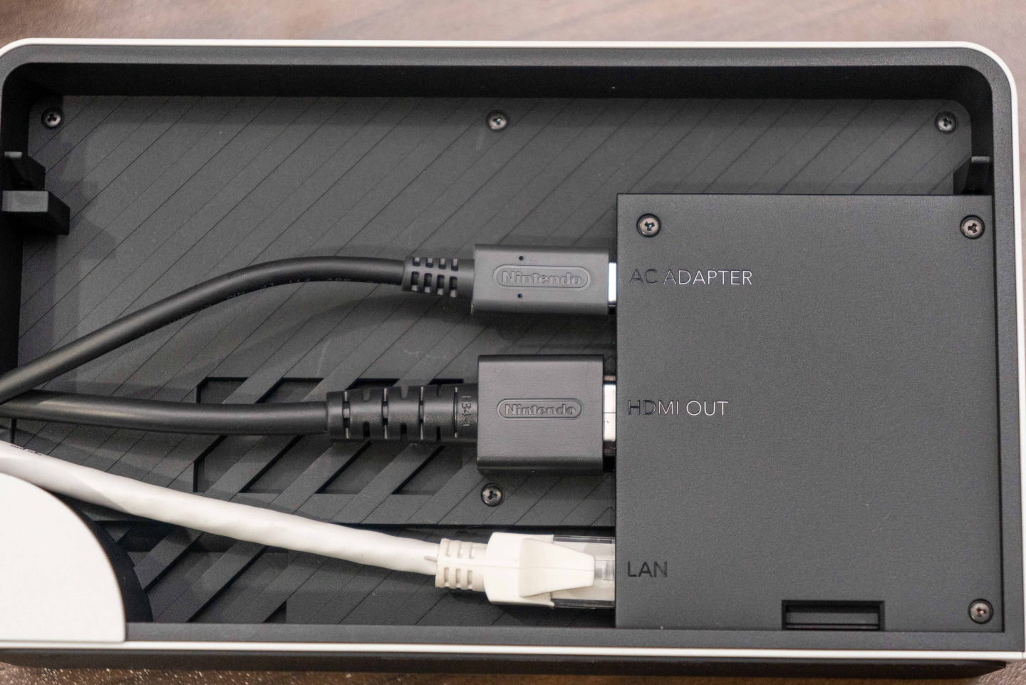 Nintendo Switch OLED 款式開箱動(dòng)手玩，7寸鮮明螢?zāi)淮蠓嵘龜y帶游玩視覺體驗(yàn)