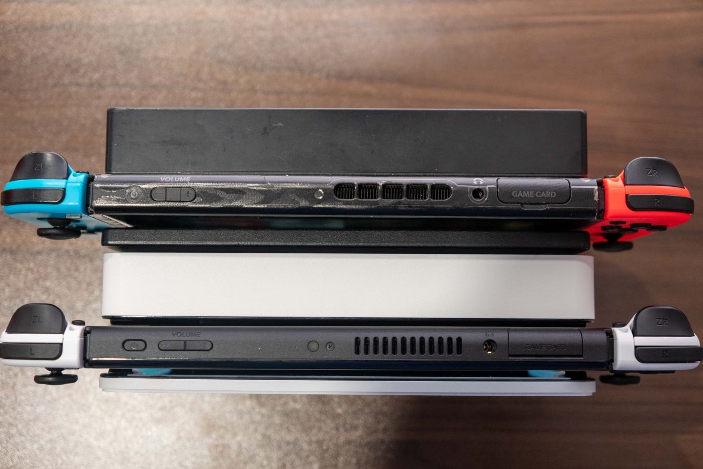 Nintendo Switch OLED 款式開箱動(dòng)手玩，7寸鮮明螢?zāi)淮蠓嵘龜y帶游玩視覺體驗(yàn)