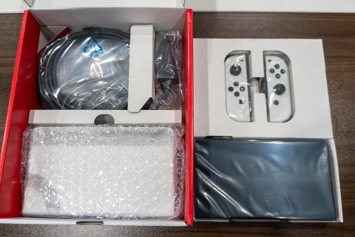 Nintendo Switch OLED 款式開箱動(dòng)手玩，7寸鮮明螢?zāi)淮蠓嵘龜y帶游玩視覺體驗(yàn)