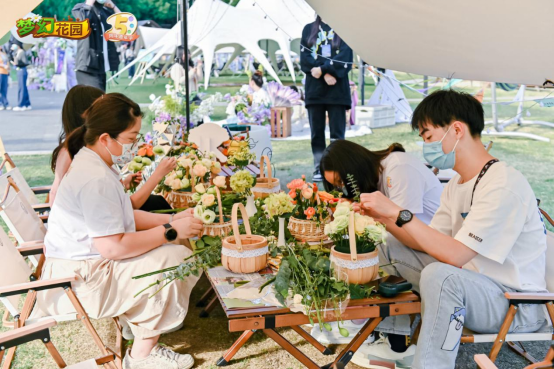 《夢(mèng)幻花園》五周年露營(yíng)嘉年華 花園星夢(mèng)官Nene鄭乃馨《明天見(jiàn)》溫暖首唱